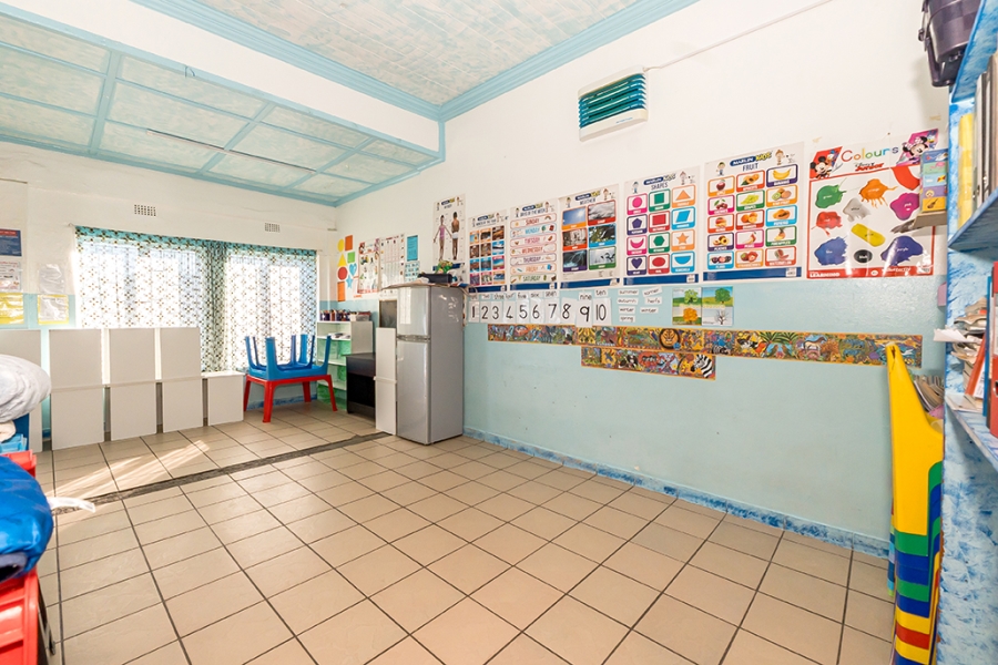 5 Bedroom Property for Sale in Wynberg Upper Western Cape